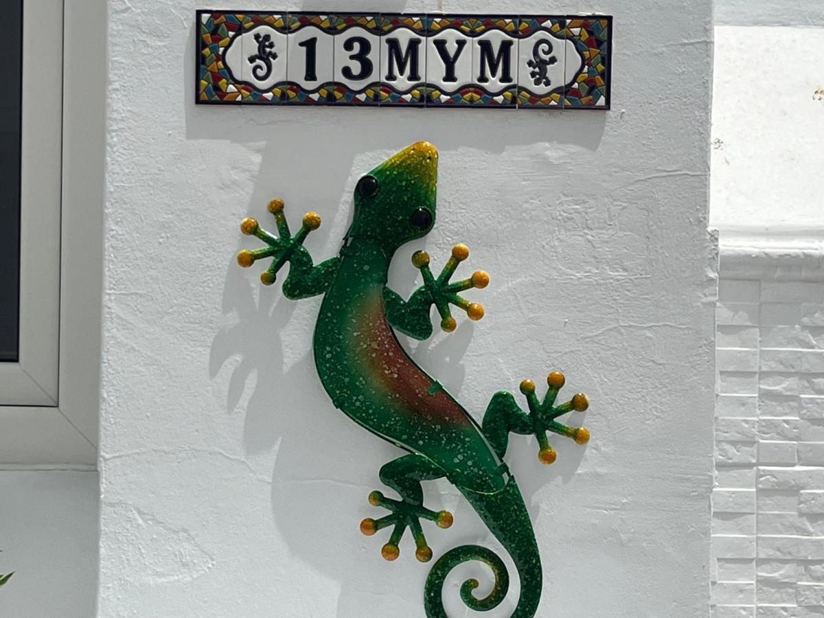 Mym * Tías